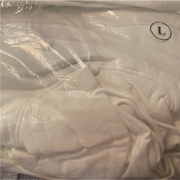 Unisex White
Embroidered Hoodie With Built in
Facemask Large - Picture 10 of 17